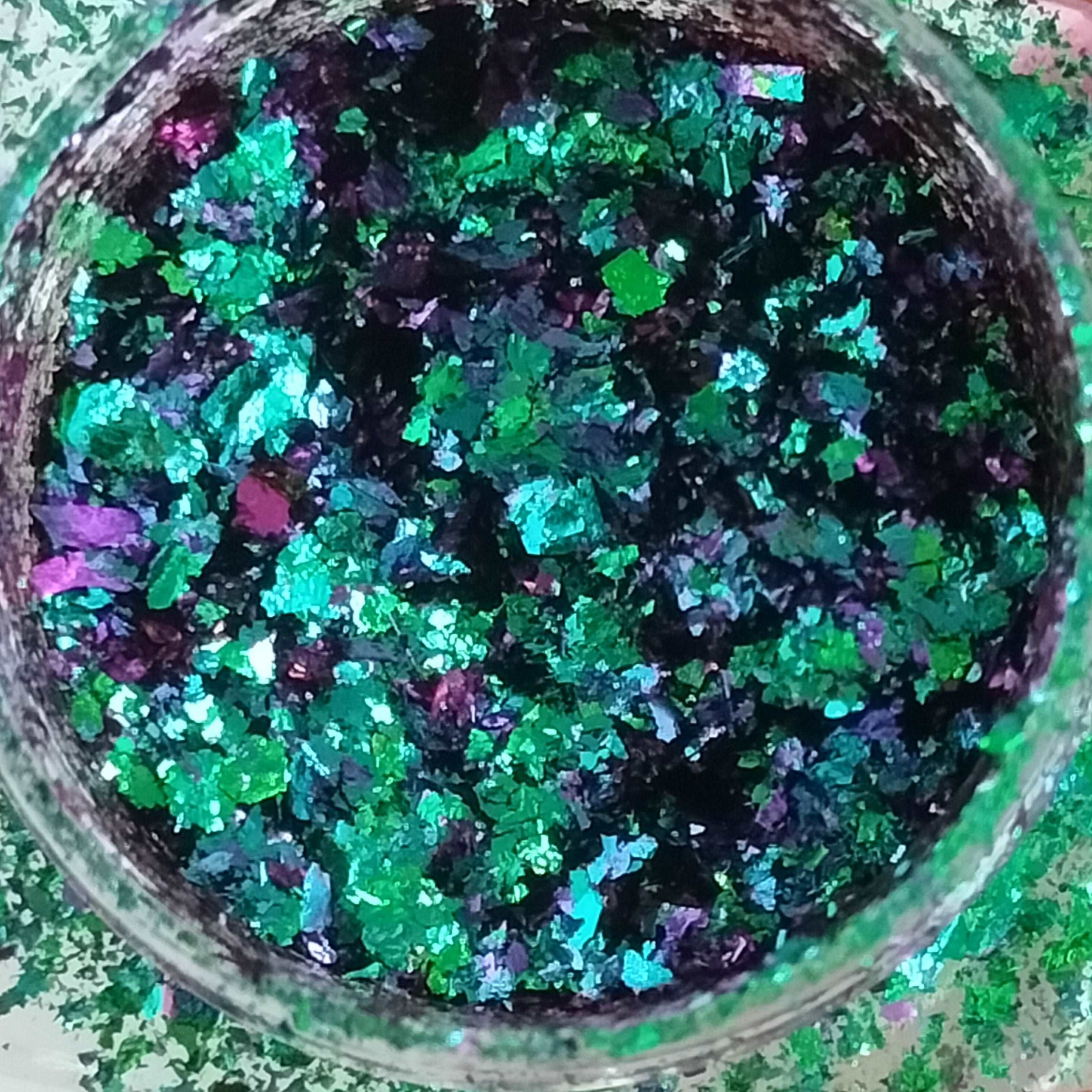 Green-Purple Colour Shift Chameleon Flakes, Epoxy Resin Art, Brisbane, Australia